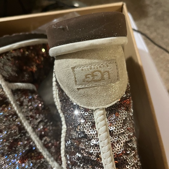 Sparkle Uggs like new - Picture 6 of 11